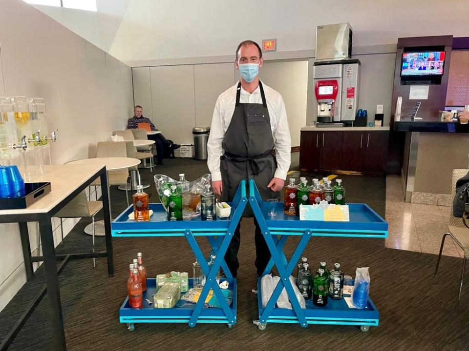 Insider reporter Allana Akhtar visited United Club in Newark Liberty International Airport to try non-alcoholic drinks, part of the airline's Dry January initiative