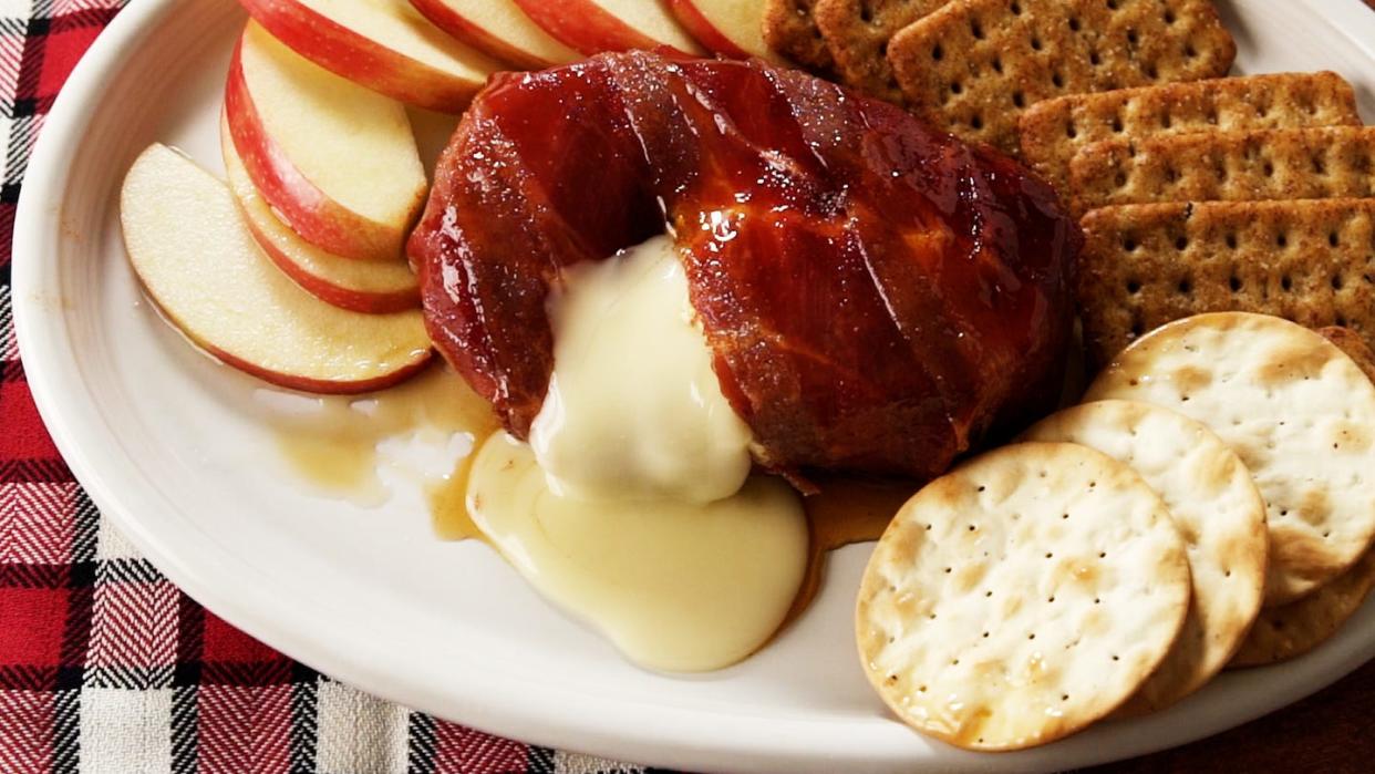 maple prosciutto baked brie