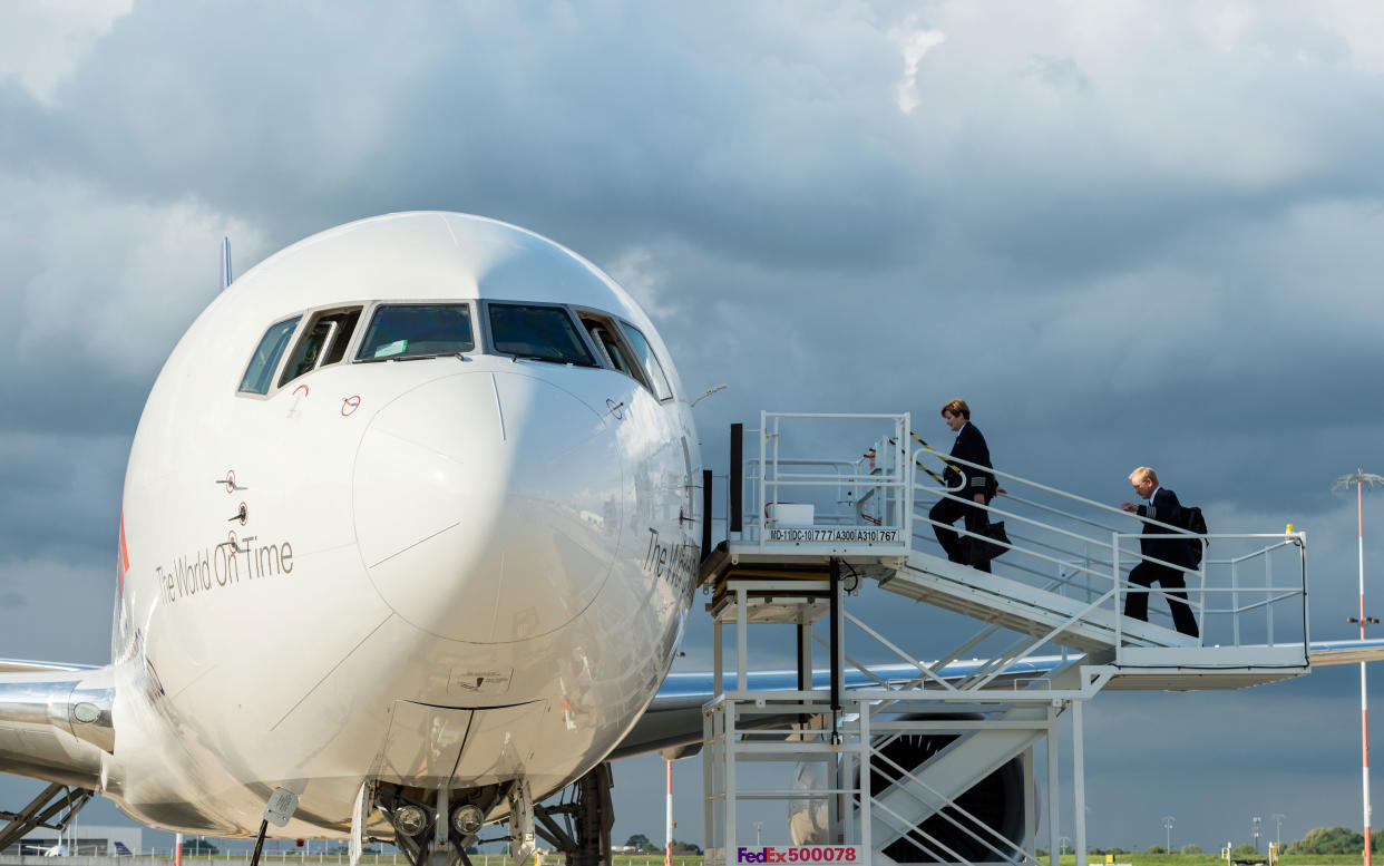 FedEx planes may not have windows but they still have pilots - FedEx