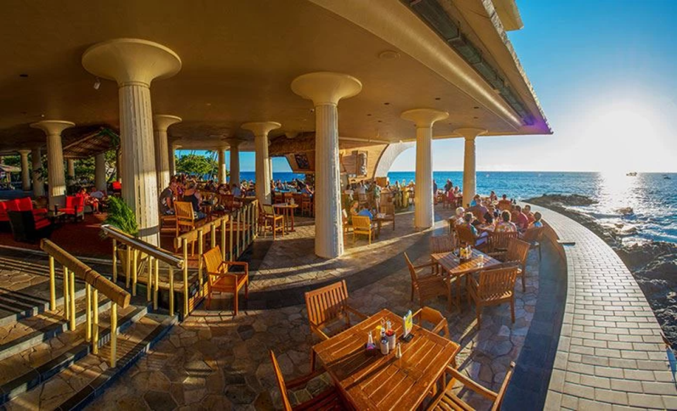 Indulge in island flavours with oceanfront dining (Royal Kona Resort)