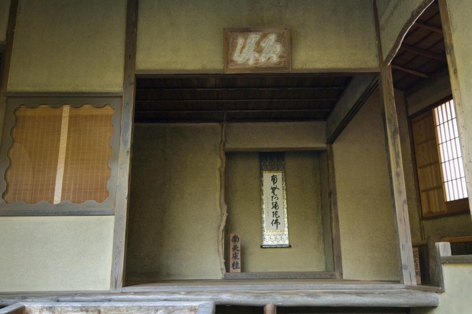 A tearoom in Kyoto, Japan. <a href="https://www.gettyimages.com/detail/photo/tea-room-low-angle-view-royalty-free-image/200552152-001?phrase=japan+tea+room&adppopup=true" rel="nofollow noopener" target="_blank" data-ylk="slk:Karin Slade/Corbis Documentary via Getty Images;elm:context_link;itc:0;sec:content-canvas" class="link ">Karin Slade/Corbis Documentary via Getty Images</a>