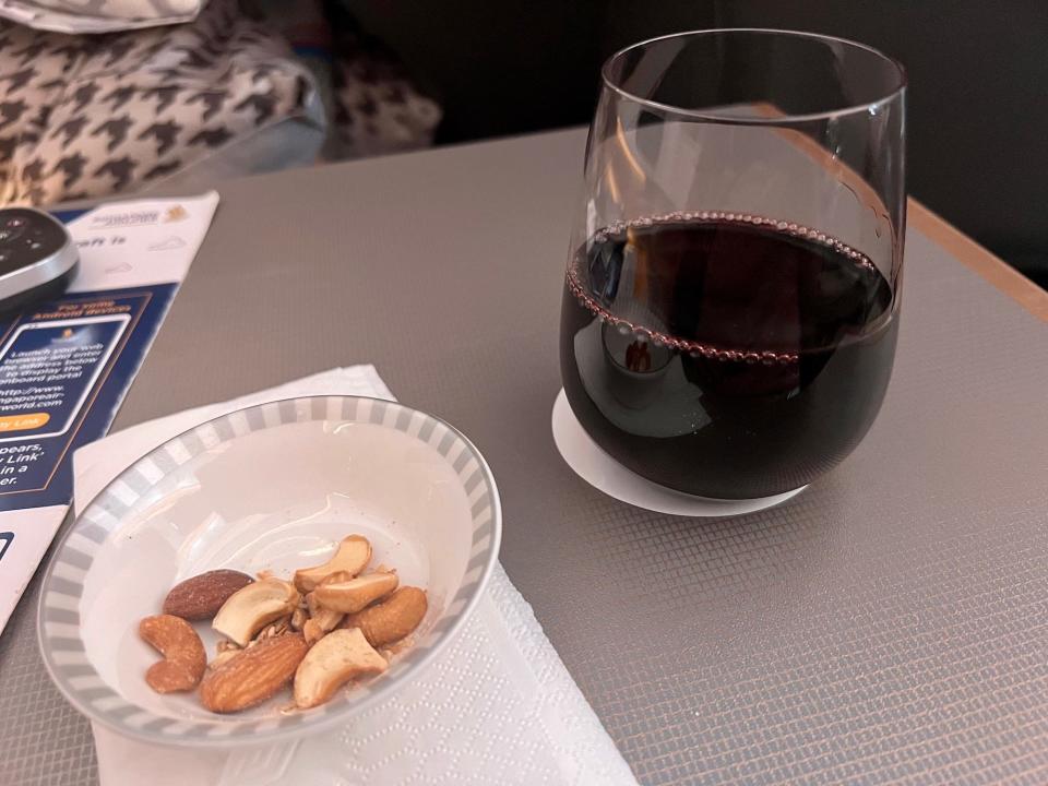 I was given nuts and wine before the dinner service.