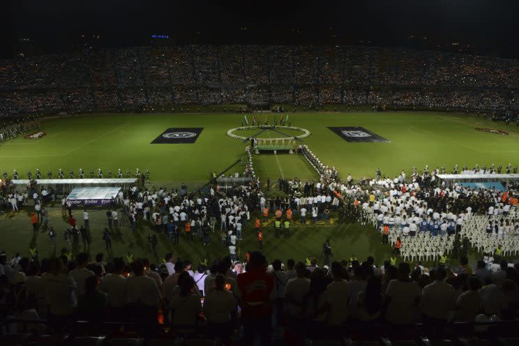 Aunque el partido no se iba a disputar, el estadio Atanasio Girardot de Medellín, en el que suele jugar como local Atlético Nacional, acogió en la noche del 30 de noviembre un acto de homenaje a las víctimas del accidente de avión del Chapecoense.