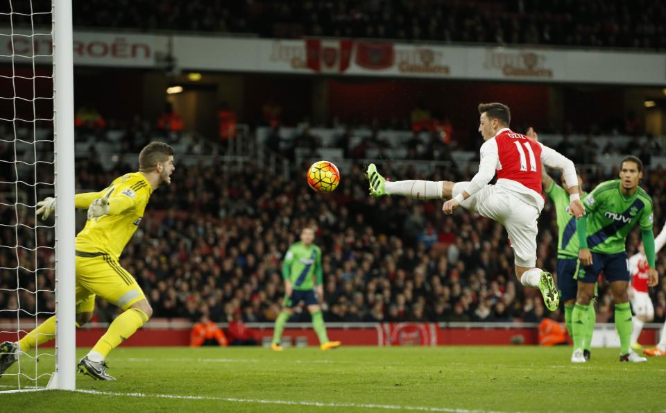 Football Soccer - Arsenal v Southampton - Barclays Premier League - Emirates Stadium - 2/2/16 Arsenal's Mesut Ozil misses a chance to score Action Images via Reuters / John Sibley Livepic EDITORIAL USE ONLY. No use with unauthorized audio, video, data, fixture lists, club/league logos or "live" services. Online in-match use limited to 45 images, no video emulation. No use in betting, games or single club/league/player publications. Please contact your account representative for further details.