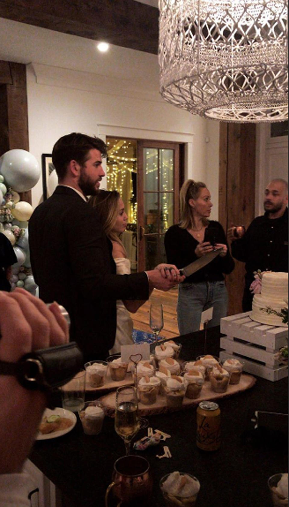 miley cyrus wedding liam hemsworth