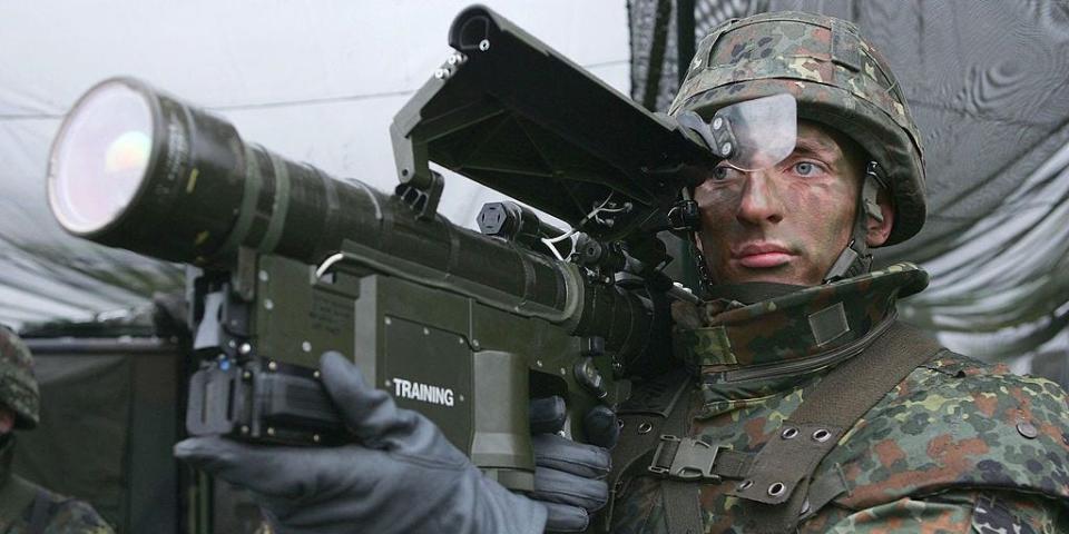 A member of the German Lutfwaffe holds a Stinger anti-aircraft missile launcher in a capabilities demonstration during the visit of German Defense Minister Franz Josef Jung January 17, 2006 at the Luftwaffe airbase at Wittmundhafen, Germany.