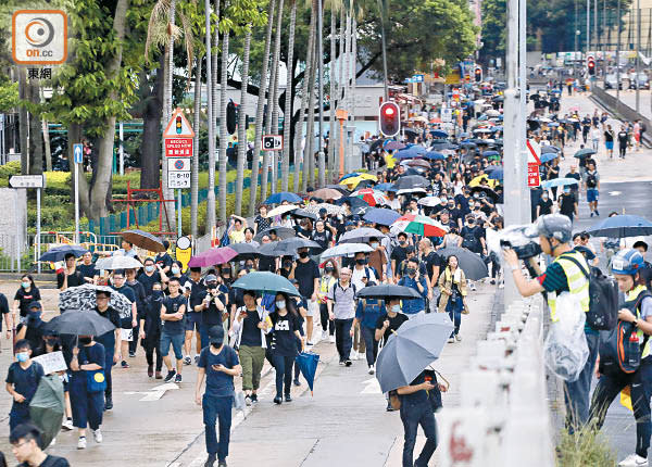 九龍城：昨日「光復紅土遊行」後，有示威者脫離遊行路線，殺落旺角。（陳德賢攝）