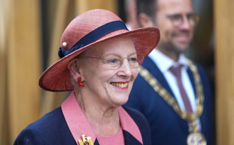 Seit 1972 ist Königin Margrethe II. die amtierende Regentin von Dänemark. Ihr Mann, Prinz Henrik von Dänemark, verstarb 2018, nachdem er sich bereits 2016, ein Jahr nach der Goldenen Hochzeit des Paares, von seinen Aufgaben zurückzog und auch seinen Titel "Prinzgemahl" ablegte. (Bild: Claus Fisker/Ritzau Scanpix/AFP via Getty Images)