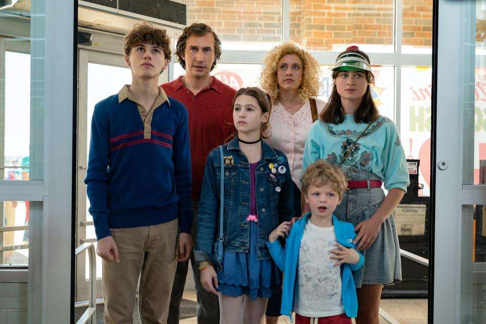 white noise l to r sam nivola as heinrich, adam driver as jack, may nivola as steffie, greta gerwig as babette, dean moorehenry moore as wilder and raffey cassidy as denise in white noise cr wilson webbnetflix © 2022