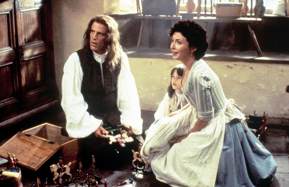 Ted Danson as Lemuel Gulliver and Mary Steenburgen as Mary Gulliver in 