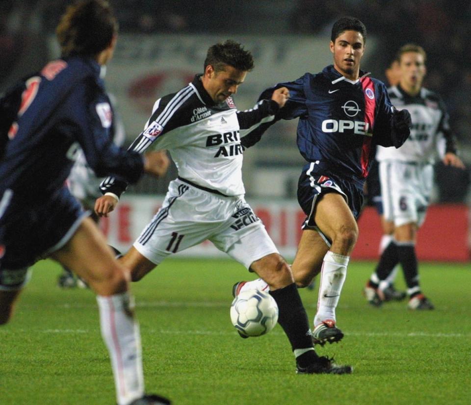 Mikel Arteta came across Mauricio Pochettino while a youngster playing for PSG (AFP via Getty Images)