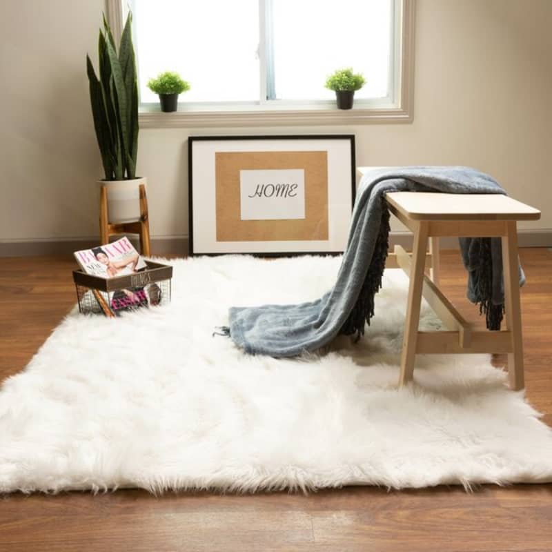 Dominick Handmade Shag Faux Sheepskin White Area Rug, 5' x 7'