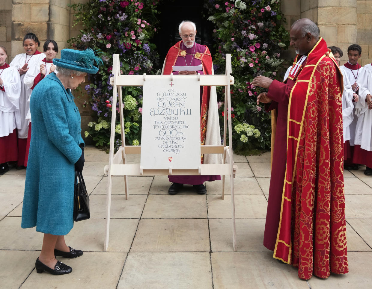 MANCHESTER, ENGLAND - JULY 08: (EDITORS NOTE: This image is a recrop of #1233866709) Queen Elizabeth II is shown a plaque commemorating her visit by Dean of Manchester Cathedral, Rogers Govender at Manchester Cathedral on July 8, 2021 in Manchester, England. (Photo by Christopher Furlong/Getty Images)