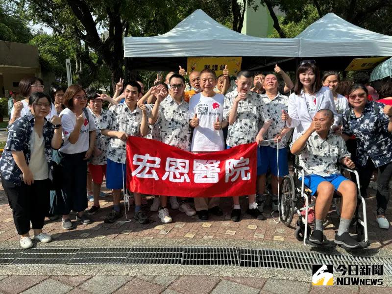 ▲宏恩喜願家園「願子樂團」今天參加音樂會，表現精彩，宏恩醫院也在現場設救護站提供妥善照護。（圖／記者金武鳳攝，2024.7.13)