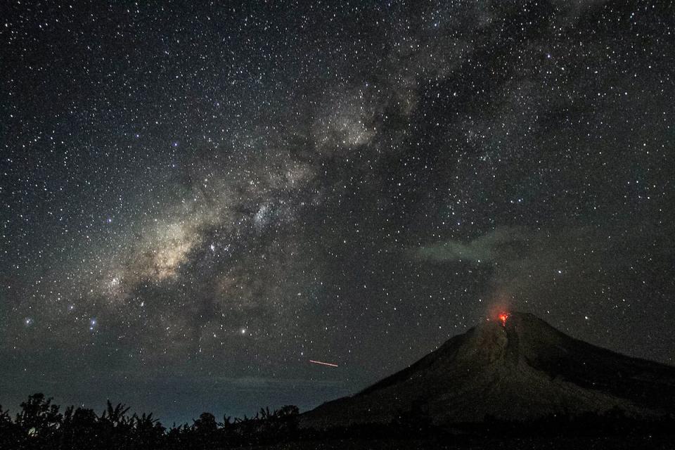 <p>Sinabung Volcano erupts under the Milky Way in Karo, Indonesia // August 2, 2017</p>