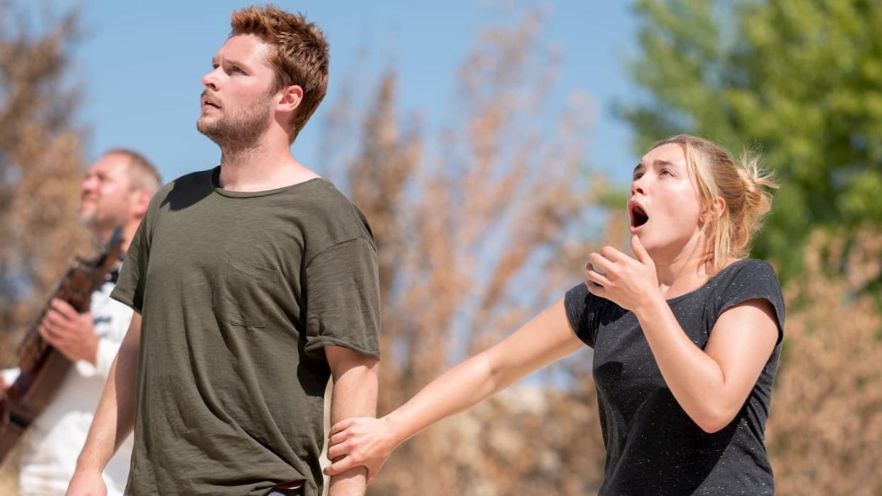  Jack Reynor and Florence Pugh in Midsommar. 