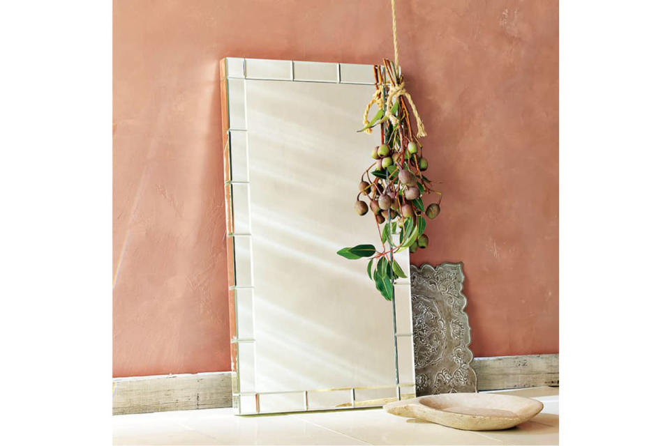 The beautiful border of mini-mirrors makes this rectangular piece really stand out.