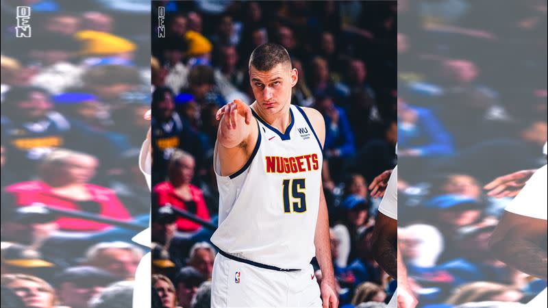 約基奇（Nikola Jokic）上半場就繳出17分、10籃板和10助攻的大三元成績。寫下史上第4紀錄。（圖／翻攝自金塊推特）