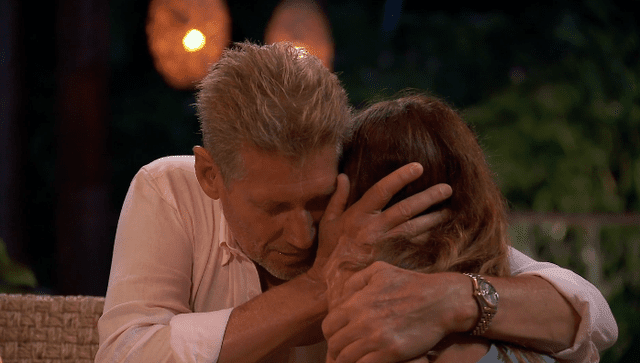 <p>ABC</p> Gerry hugs Leslie on 'The Golden Bachelor'