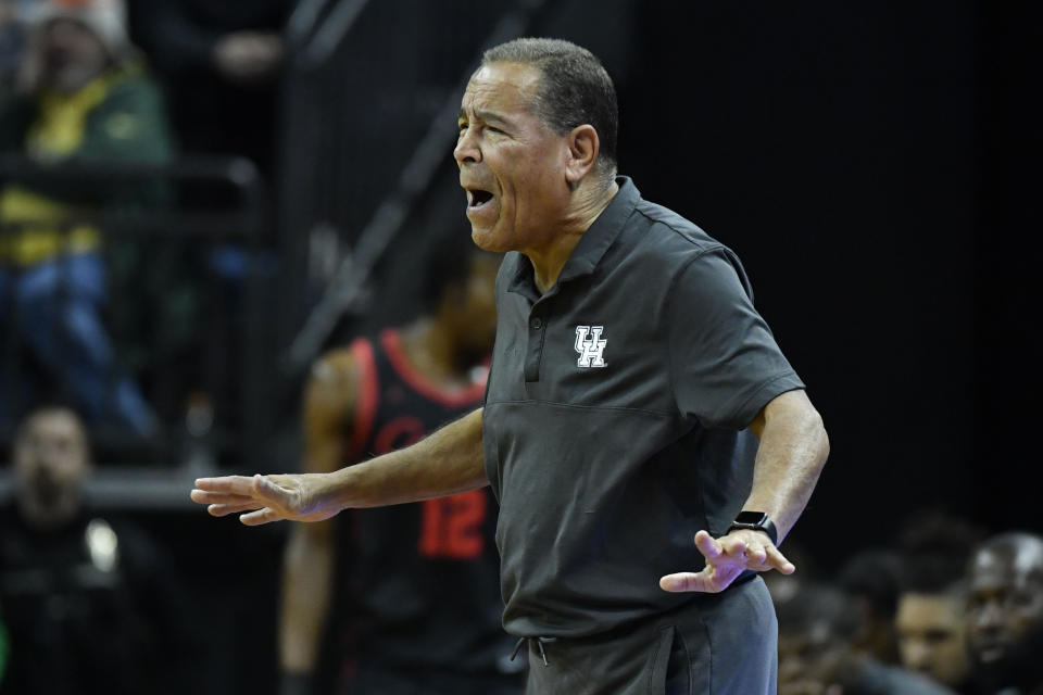 Houston head coach Kelvin Sampson yells instruction to his team as they play against Oregon during the first half of an NCAA college basketball game Sunday, Nov. 20, 2022, in Eugene, Ore. (AP Photo/Andy Nelson)