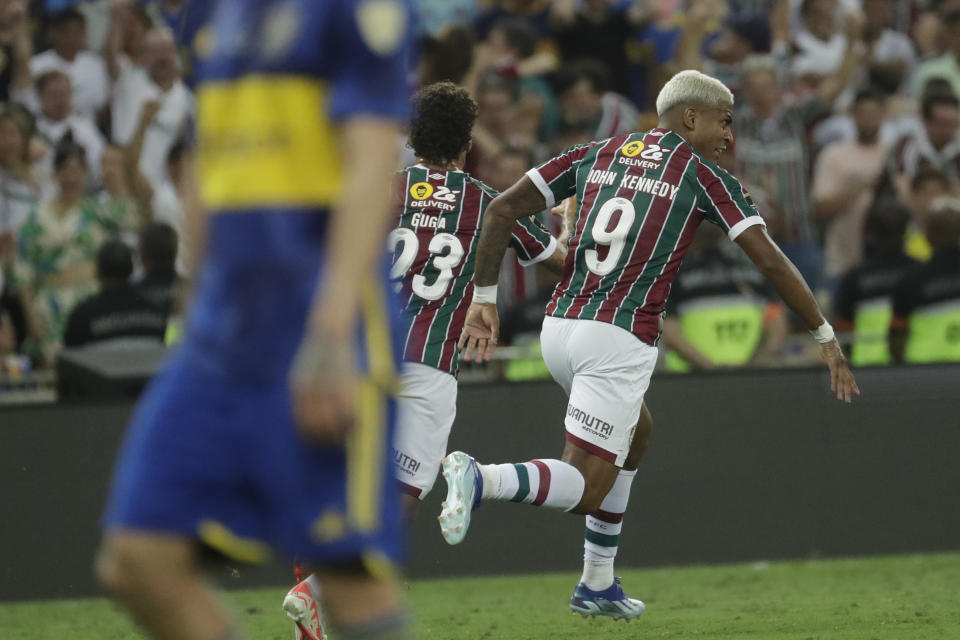 John Kennedy, del Fluminense de Brasil, festeja tras anotar en la prórroga de la final de la Copa Libertadores ante Boca Juniors, el sábado 4 de noviembre de 2023, en el Maracaná (AP Foto/Bruna Prado)