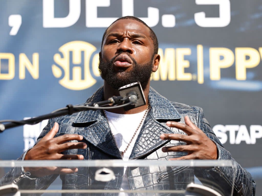 Floyd Mayweather speaks at a press conference (Getty Images)