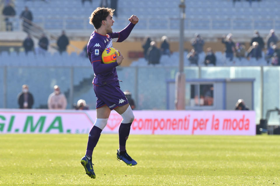Dusan Vlahovic (Fiorentina) celebrando un gol en un partido contra Sassuolo. (Foto por Lisa Guglielmi/LiveMedia/NurPhoto via Getty Images)