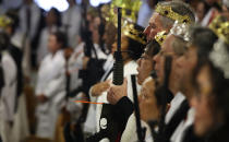 <p>Couples hold AR-15 rifles and other guns during a ceremony at the World Peace and Unification Sanctuary on February 28, 2018 in Newfoundland, Pennsylvania. (Photo: Spencer Platt/Getty Images) </p>