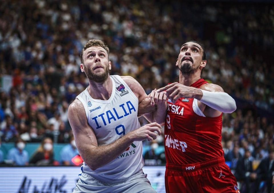 Daric Saric battles Nicolo Melli during Tuesday's EuroBasket play.