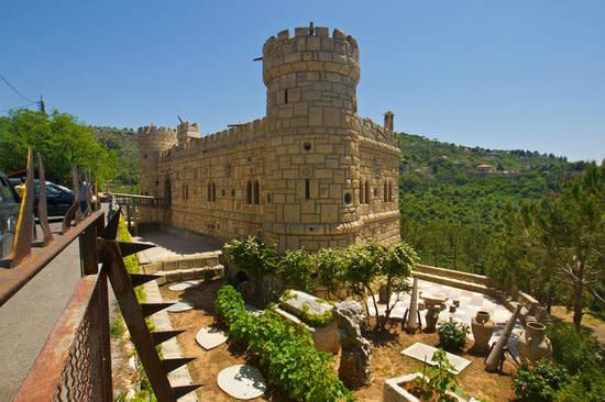 <p>Grande 3500 metri quadrati, dotato di una fontana, di giardini, di diversi diorami all’interno e di 150 pietre scolpite con immagini della vita tipica e dei simboli libanesi. (foto: TripAdvisor) </p>