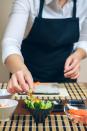 <p>C’est culturellement un « métier d’homme » au Japon. Les explications cautionnant le fait que les femmes ne sont pas « adaptées » à la confection de sushis dont aussi diverses que farfelues : certains expliquent qu’elles ont de trop petites mains (!), que leur maquillage et leur parfum dénaturent leur « nez », ou encore que leur cycle menstruel les rendent inconstantes dans leur « goût ». Ces arguments parlent d’eux-mêmes mais heureusement, les choses bougent. A Tokyo, il existe désormais un bar à sushis où ce sont des femmes qui officient. Le nom ? <a href="http://www.nadeshico-sushi.com/" rel="nofollow noopener" target="_blank" data-ylk="slk:Nadeshiko Sushi;elm:context_link;itc:0;sec:content-canvas" class="link ">Nadeshiko Sushi</a>. Allez-y !</p><br>