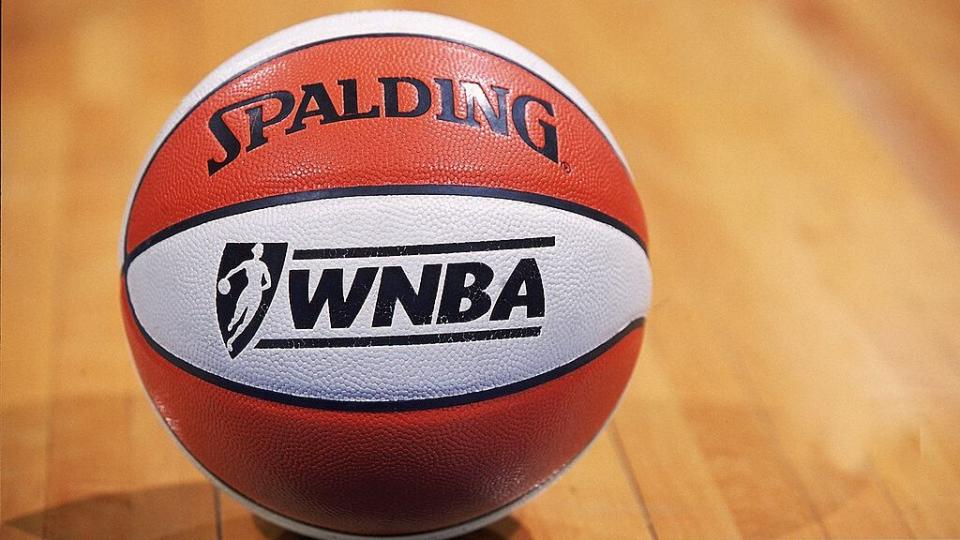 5 Jun 2001: A shot of the WNBA Basket Ball during the game between the Washington Mystics and the Sacramento Monarchs at the MCI Center in Washington, D.C. The Mystics defeated the Monarchs 75-72. NOTE TO USER: It is expressly understood that the only rights Allsport are offering to license in this Photograph are one-time, non-exclusive editorial rights. No advertising or commercial uses of any kind may be made of Allsport photos. User acknowledges that it is aware that Allsport is an editorial sports agency and that NO RELEASES OF ANY TYPE ARE OBTAINED from the subjects contained in the photographs.Mandatory Credit: Doug Pensinger /Allsport