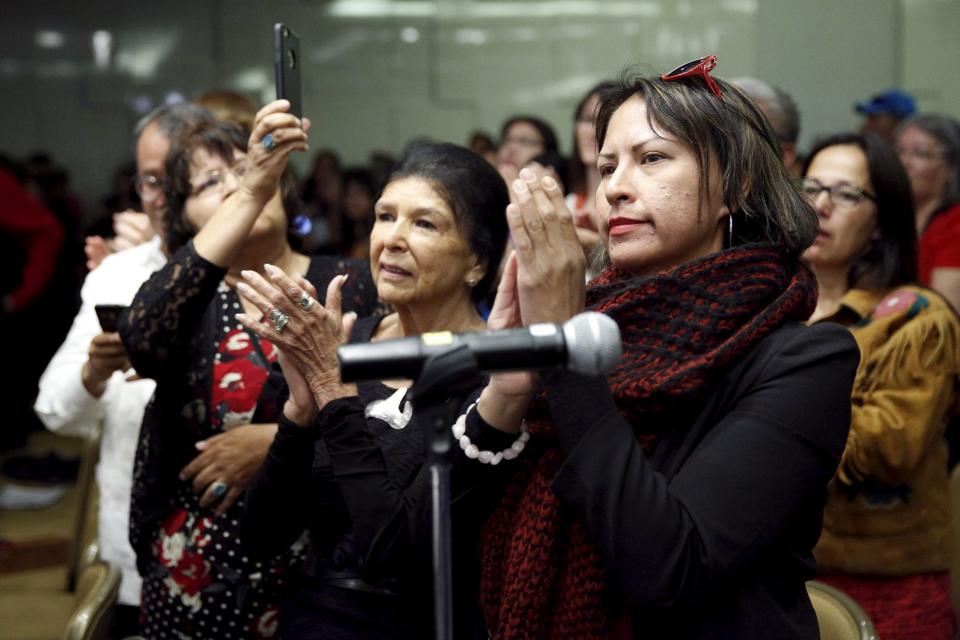 Attendees applaud at a Truth and Reconciliation Commission of Canada event in Ottawa June 2, 2015. The Truth and Reconciliation Commission of Canada presented its final report on the Indian Residential Schools. REUTERS/Blair Gable