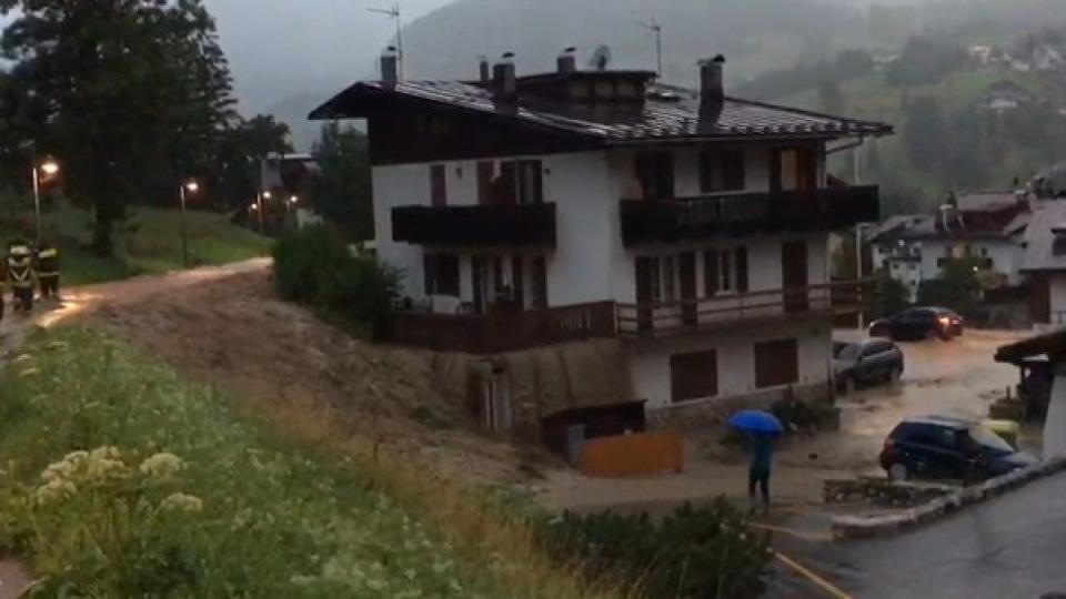 Bomba d'acqua a Cortina (Foto Twitter)