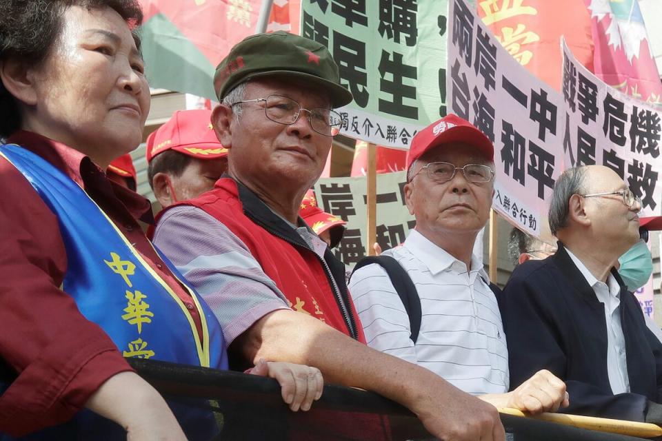 台灣人民共產黨主席林德旺（左二）。   圖 : 達志影像/美聯社