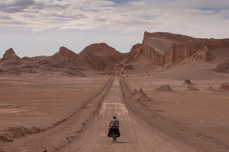 Dimitri decidió viajar en bicicleta desde México hasta la Argentina para unir a quienes padecen Huntigton