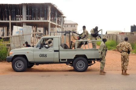 South Sudan National security members stand guard as they transport their weapons while protecting internally displaced people during a reallocation at the United Nations Mission in South Sudan (UNMISS) compound at the UN House in Jebel, in South Sudan's capital Juba, August 31, 2016. REUTERS/Jok Solomun