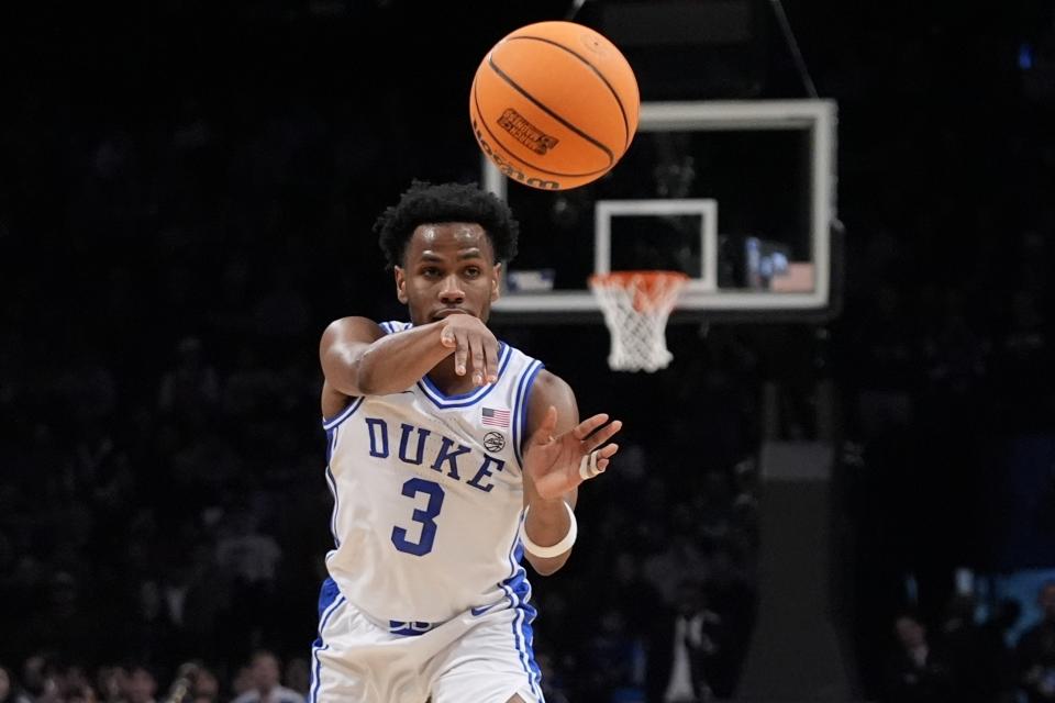 Dukes' Jeremy Roach, 3, during the first half of a second-round college basketball game against James Madison in the NCAA Tournament on Sunday, March 24, 2024, in New York.  (AP Photo/Frank Franklin II)