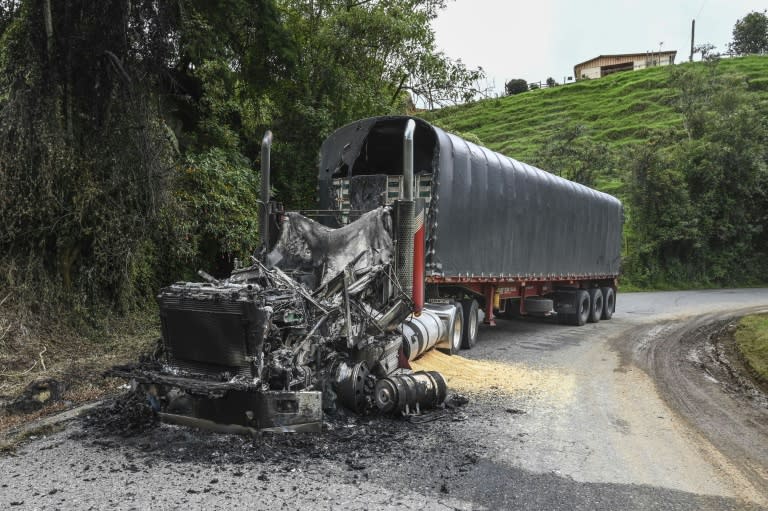A truck burned by members of the Gulf Clan in Antioquia department (AFP/JOAQUIN SARMIENTO)