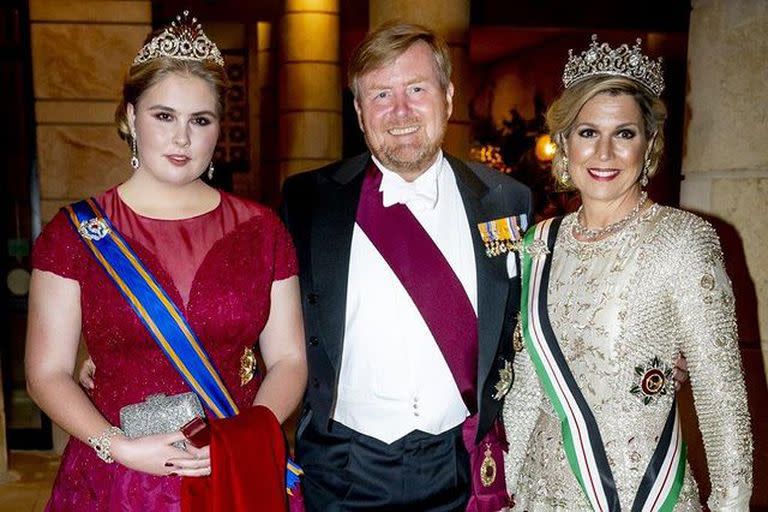 Amalia, Guillermo y Máxima en la boda del heredero de Jordania