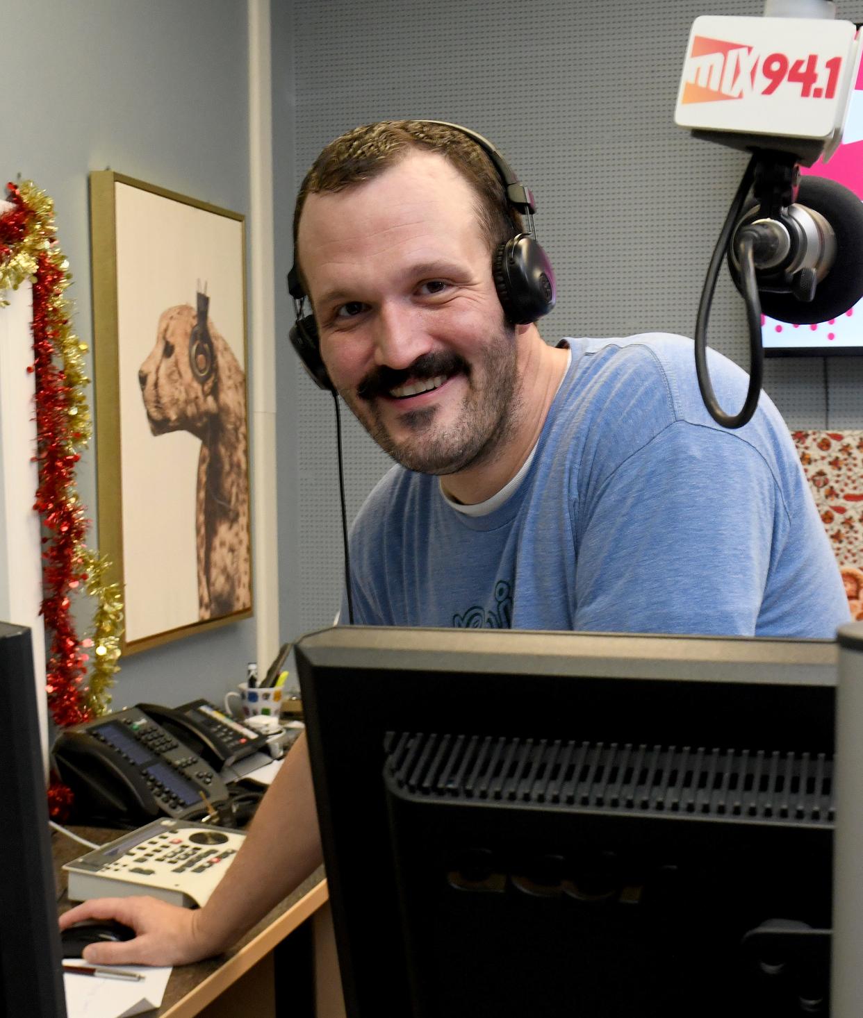 Matt Fantone began hosting a morning show on Mix 94.1 FM in Canton in October. "Mix Mornings With Matt Fantone" features pop music, local content, news updates, commentary, prizes and interviews.