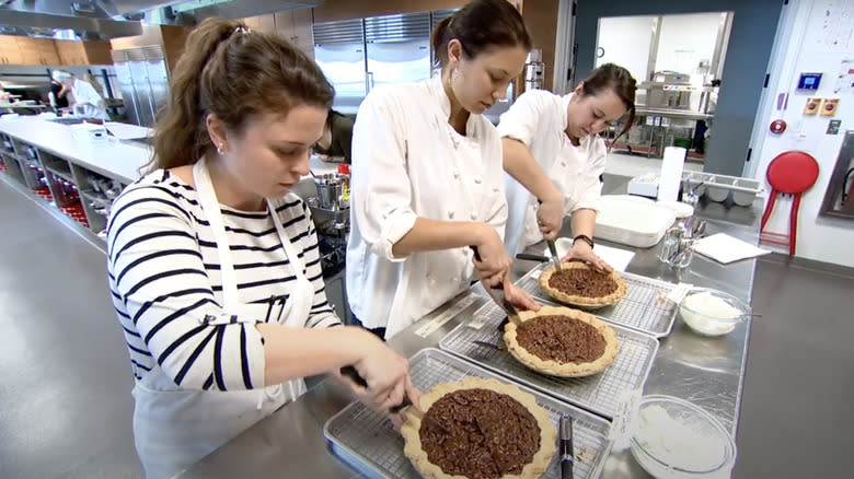 bakers cut pecan pies