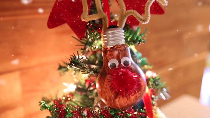 how-to-make-diy-christmas-tree-ornaments.jpg