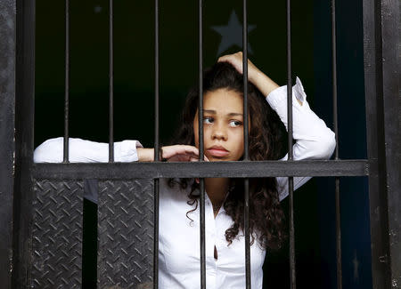 FILE PHOTO: Heather Mack of the U.S. waits inside a holding cell at a Denpasar court before her court appearance on the Indonesian resort island of Bali April 21, 2015. REUTERS/Darren Whiteside/File Photo