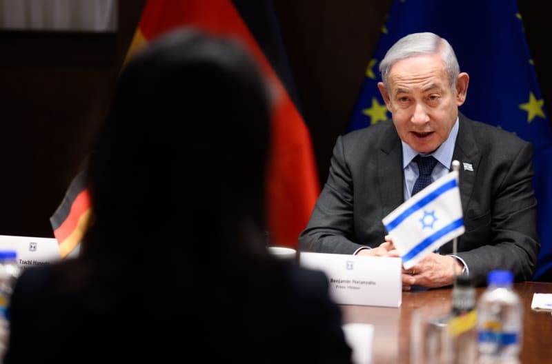 Annalena Baerbock (L), Germany's Foreign Minister, and Benjamin Netanyahu, Israel's Prime Minister, attend a joint meeting at the Prime Minister's official residence. Bernd von Jutrczenka/dpa