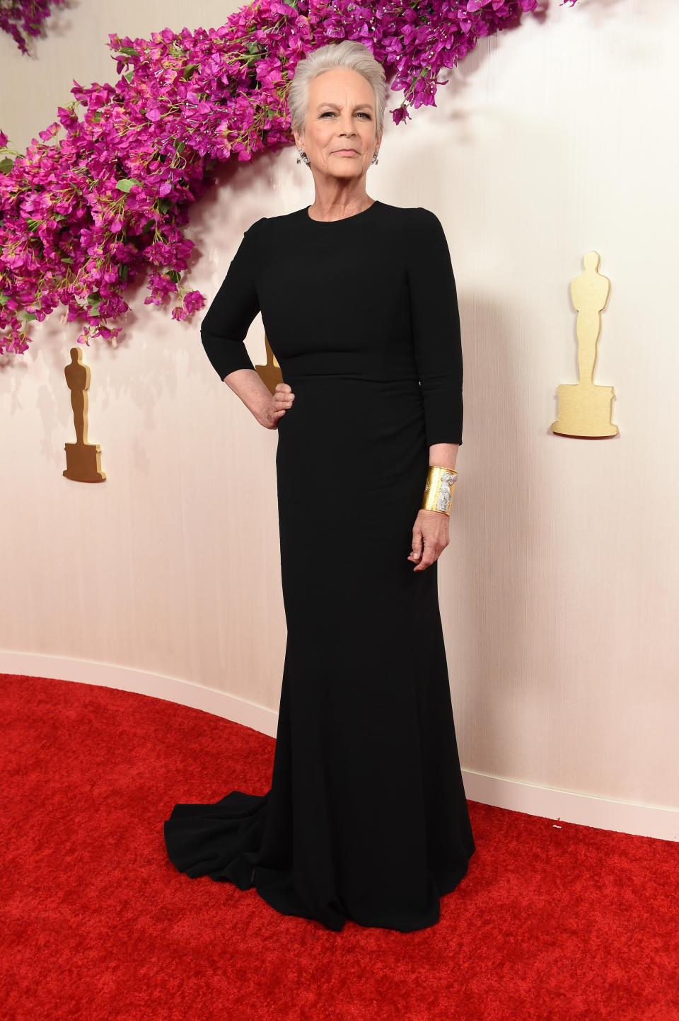 While Jamie Lee-Curtis cut an elegant figure, her all-black gown by Dolce & Gabbana failed to impress. (Getty Images)