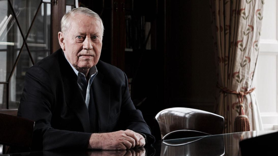 El cofundador de Duty Free Shoppers Chuck Feeney, aclamado como inspirador del Compromiso de donación, y el cofundador de Intel Gordon Moore (fallecido en marzo de 2023). (Forbes)