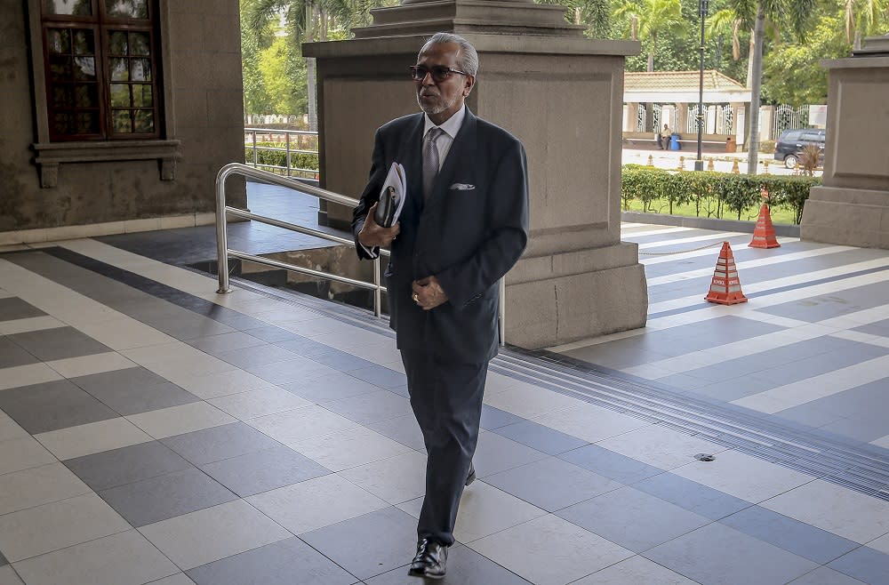 Lawyer Tan Sri Muhammad Shafee Abdullah is pictured at the Kuala Lumpur Court Complex May 27, 2019. — Picture by Firdaus Latif
