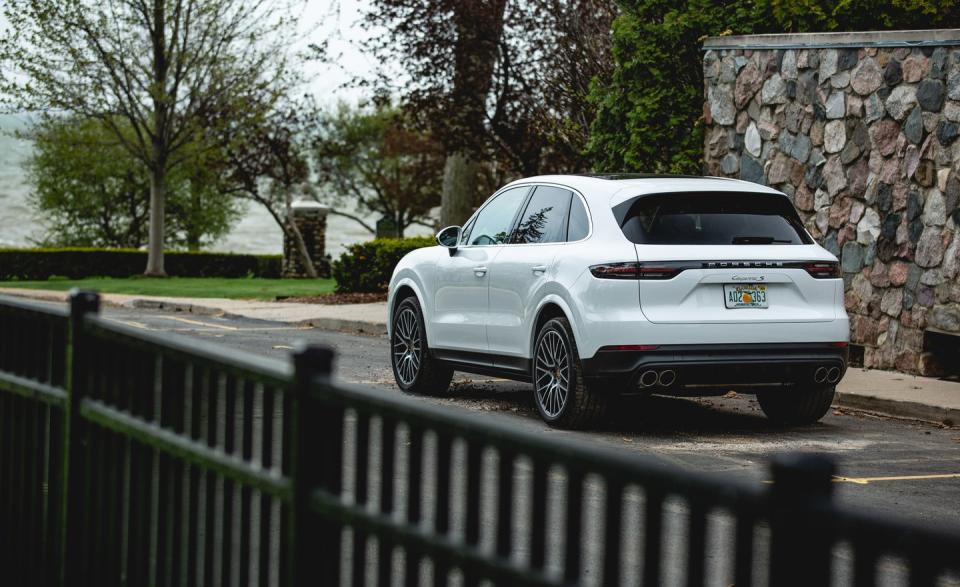 <p>2019 Porsche Cayenne S</p>