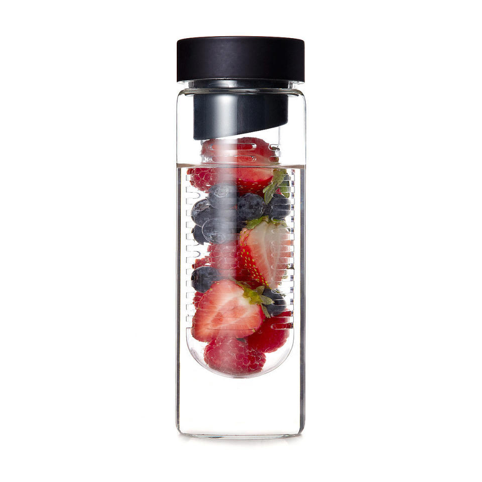 Flavor Water Infuser, $15,&nbsp;<a href="http://www.uncommongoods.com/product/flavor-infuser-water-bottle" target="_blank">UncommonGoods</a>